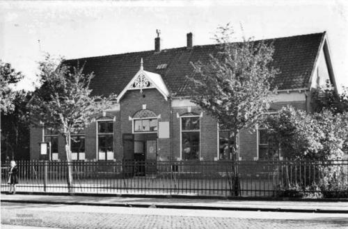 openbare_lagere_school_aan_de_rijksweg_in_glanerbrug